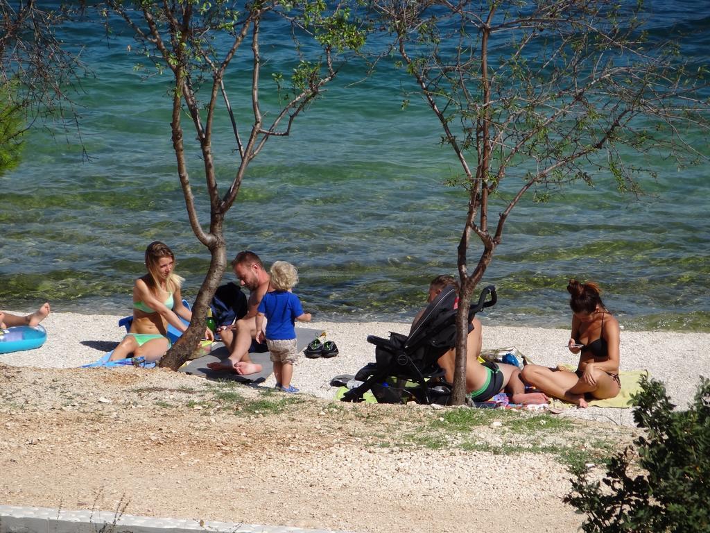 Vila Lola Apartmani Trogir Exteriör bild