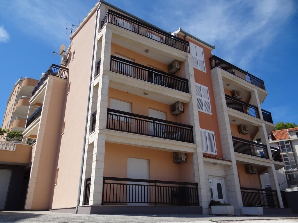 Vila Lola Apartmani Trogir Exteriör bild