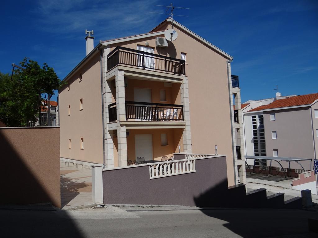 Vila Lola Apartmani Trogir Exteriör bild