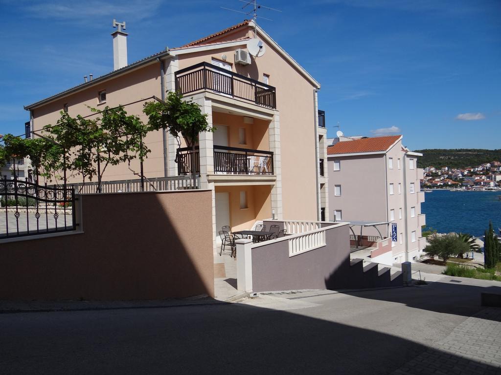 Vila Lola Apartmani Trogir Exteriör bild