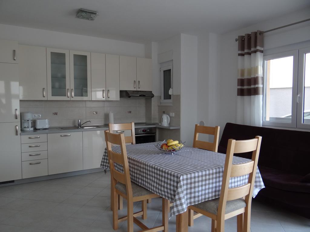 Vila Lola Apartmani Trogir Exteriör bild