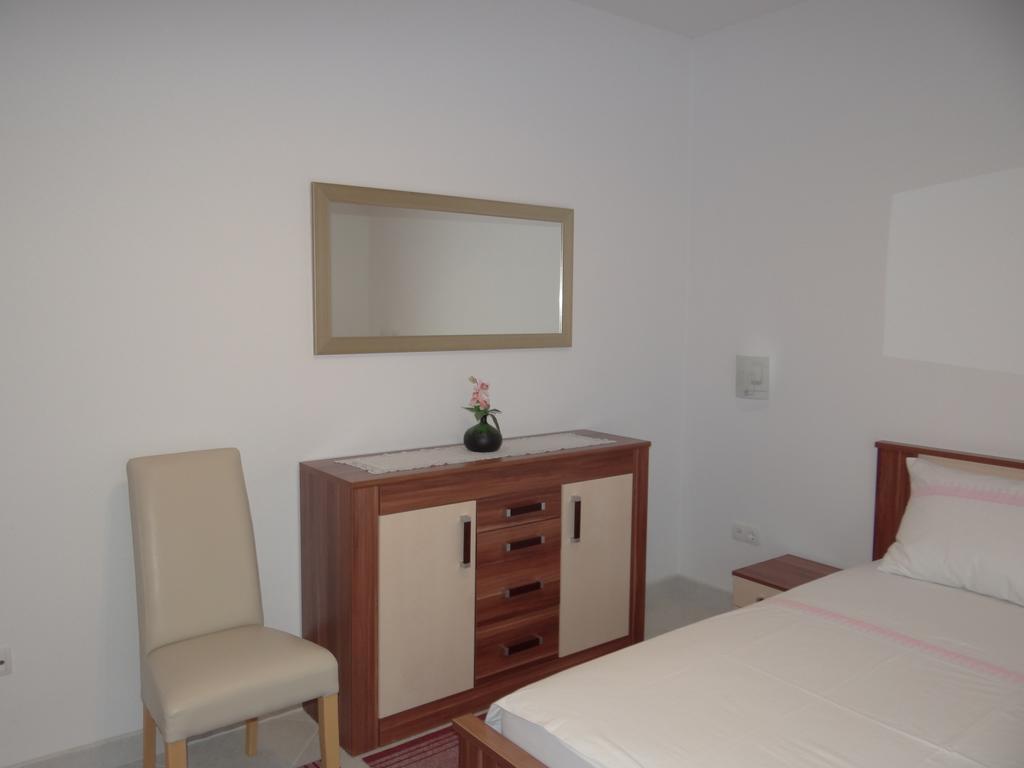 Vila Lola Apartmani Trogir Exteriör bild