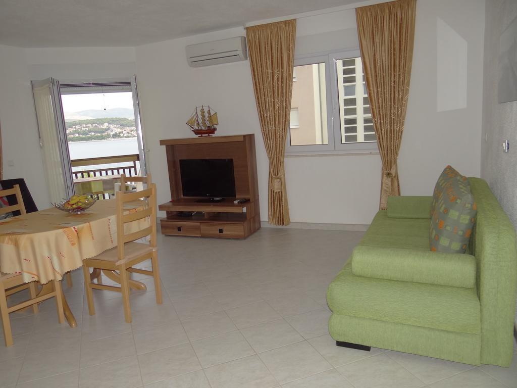 Vila Lola Apartmani Trogir Exteriör bild