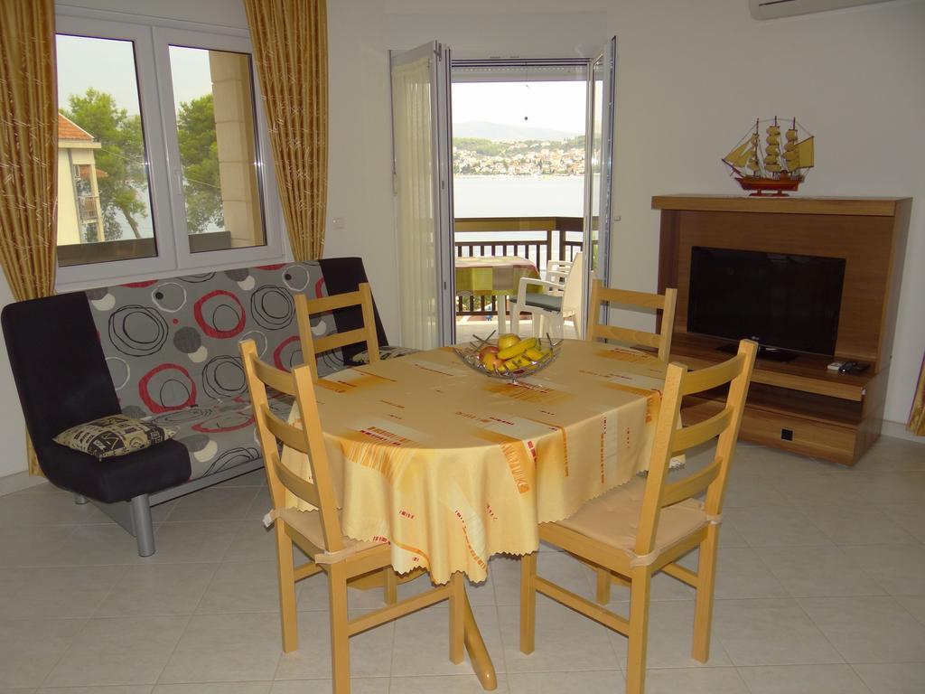 Vila Lola Apartmani Trogir Exteriör bild