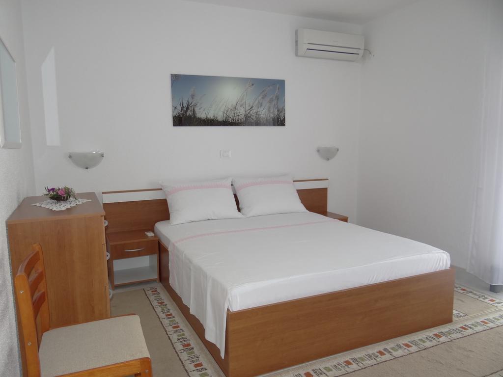 Vila Lola Apartmani Trogir Exteriör bild