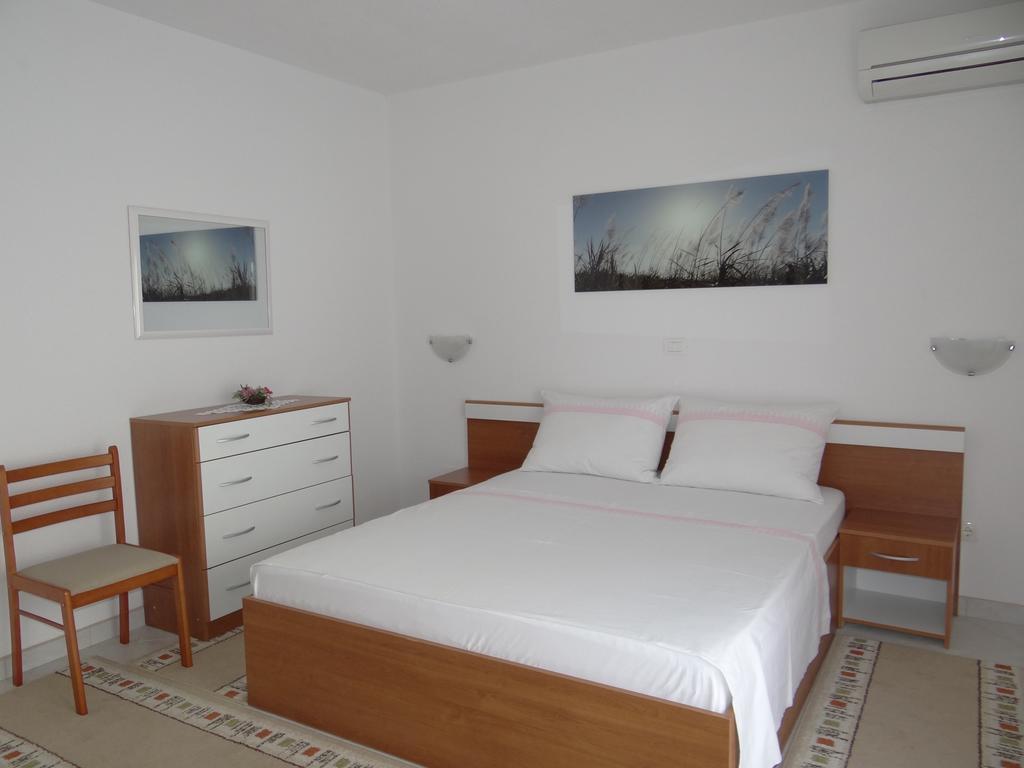 Vila Lola Apartmani Trogir Exteriör bild