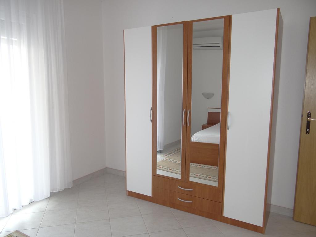 Vila Lola Apartmani Trogir Exteriör bild