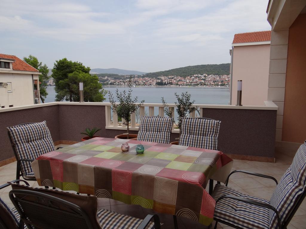 Vila Lola Apartmani Trogir Exteriör bild