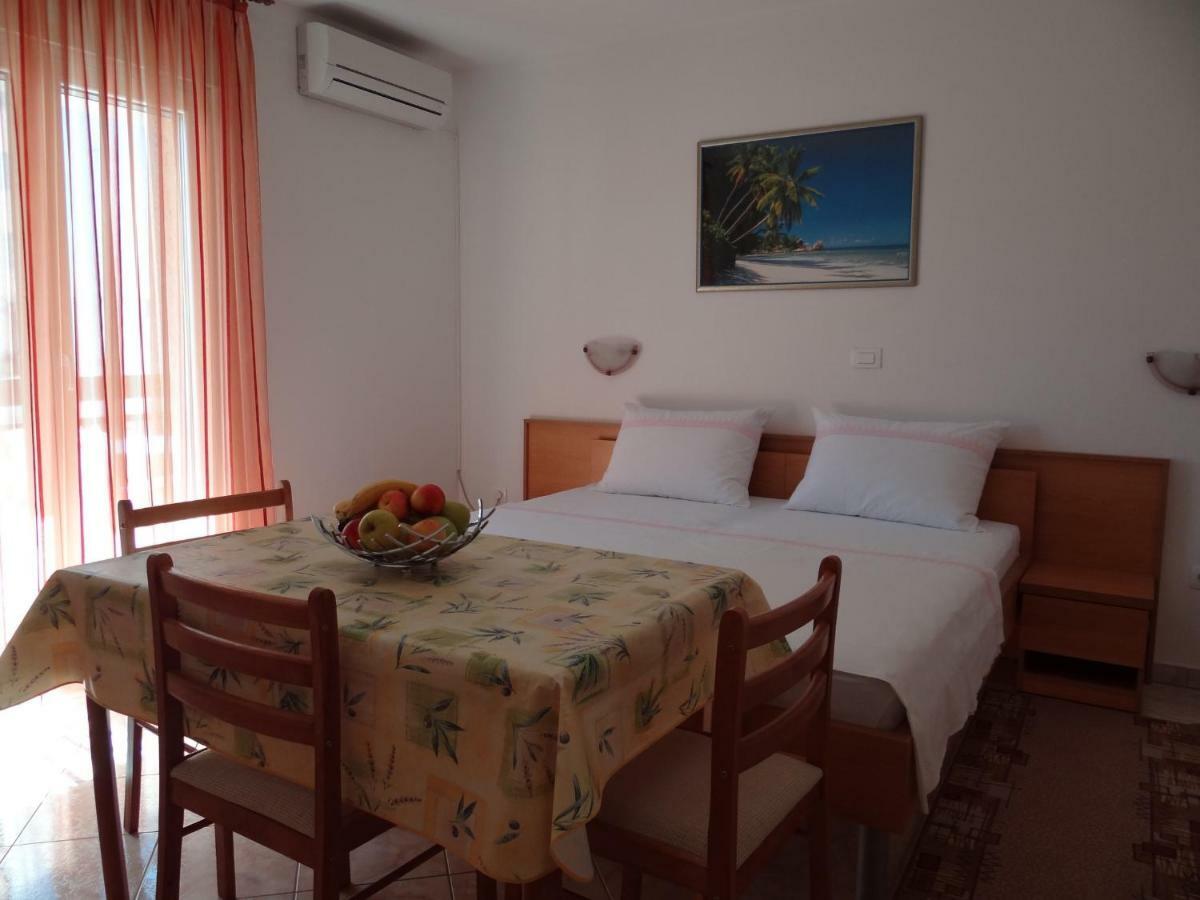 Vila Lola Apartmani Trogir Exteriör bild