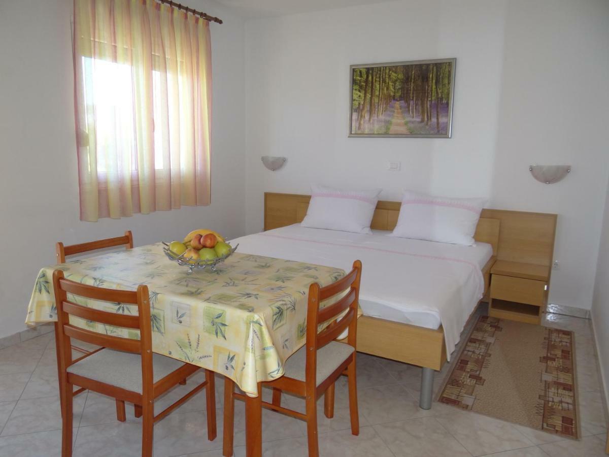 Vila Lola Apartmani Trogir Exteriör bild